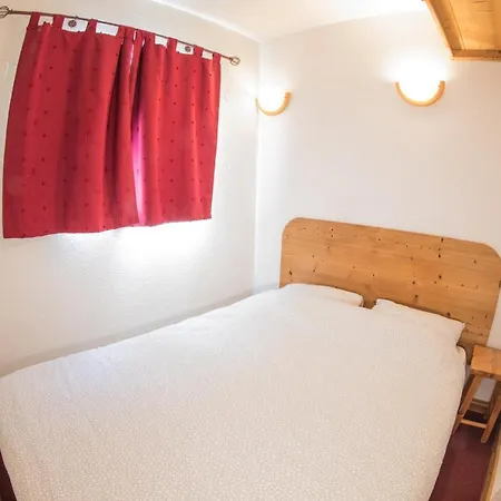 Ski-in Ski-out 218 *