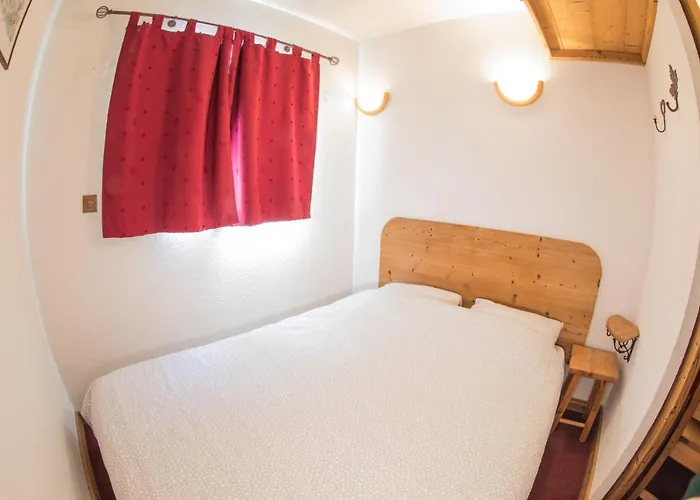 Ski-in Ski-out 218 *